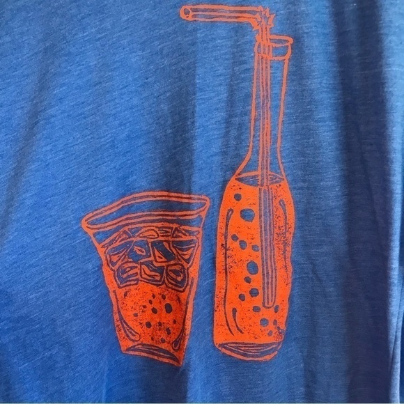 𝅺american Apparel men’s XL blue t-shirt. Unique bottle and glass graphic - Picture 2 of 5